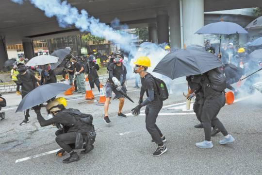 Почему Пекин испугался подавлять протесты гонконгцев