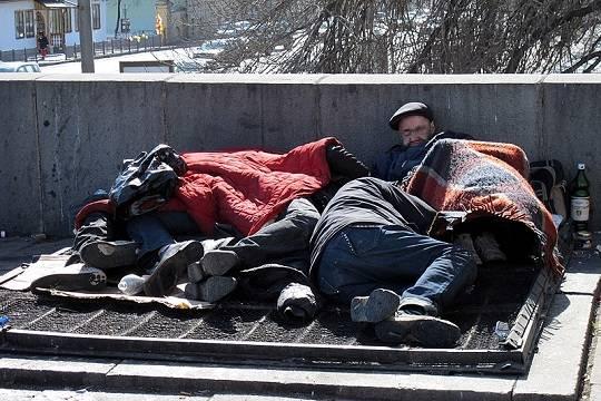 В российском городе бездомные выдают себя за участников СВО