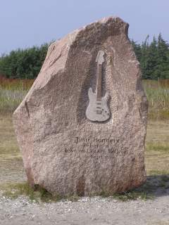 Памятный камень Д. Хендриксу
(фото: Wikimedia Commons/Joachim Müllerchen)