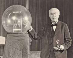 ... А электическую лампочку изобрел не американец Эдисон, а русский Яблочкин.