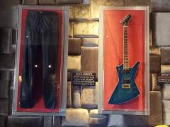 Гитары Judas Priest и Black Sabbath (фото: Лада Егорова)
