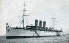 Учебный корабль Океан будущий Комсомолец в 1904 году
(фото: Wikimedia Commons/Postcard of N. Apostoli)