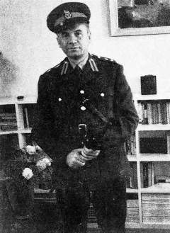 Пеньковский в британской военной форме