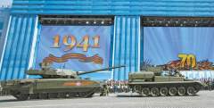 Кроме как на парадах, «Армату» пока увидеть нельзя: сроки
принятия нового танка на вооружение ежегодно переносятся. фото: Станислав Красильников/ТАСС