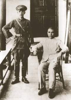 Сунь Ятсен и Чан Кайши в 1924 году, открытие академии Вампу