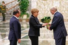 Лукашенко встречает Меркель и Олланда в Дворце независимости