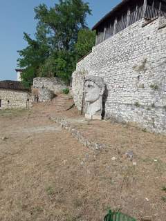 Берат, голова римского императора Константина
(Фото: Роман Егоров)