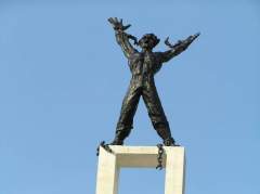 Памятник освобождению Западного Ириана
(Фото: Wikimedia Commons/Davidelit)