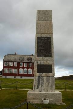 Памятник погибшим рыбакам разведчикам в Вардё. Фото: Wikimedia/Fanny Schertzer