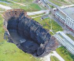 Провал земли в Березниках
(Фото: Валерий Стариков/Wikipedia.org)