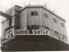 Пиратское радио на захваченном форте (фото: Wikimedia Commons/Colin Dale)