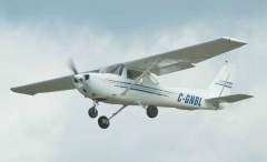   Cessna-150M (: Wikimedia Commons/ John Davies) eiqrtikuiqqratf
