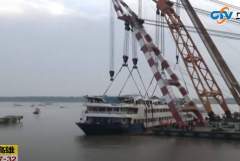Подъём затонувшего судна (скриншот: youtube.com/ 東森新聞 CH51)
