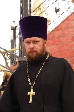 Священник отец Василий Чернов