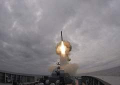 Пуск ракет «Калибр» с борта фрегата «Адмирал Эссен»
(фото: function.mil.ru)