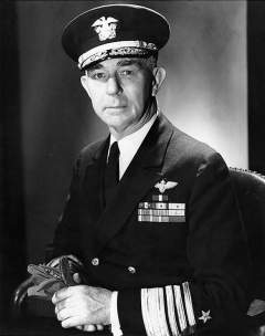 Контр-адмирал Ричмонд Келли Тернер
(фото: Wikimedia Commons/ W.wolny)