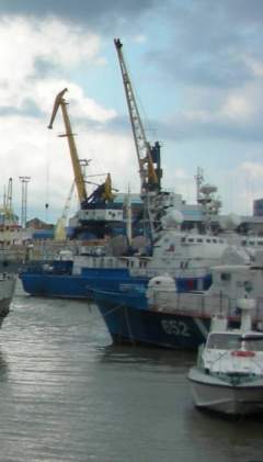 ПСКР проекта 133 БОХР России в порту Новороссийска
(фото: Wikimedia Commons/bibikoff)