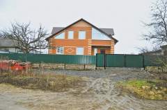 Дом сестры Дмитрия Захарченко. Местные говорят, что его
строит её муж