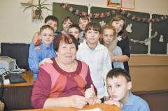 Учительница продлёнки Ольга Ломатченко и её ученики уверены,
что зарабатывать деньги можно только честным путём