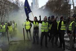 Активисты «желтых жилетов» в Бельгии напали на сотрудников СМИ