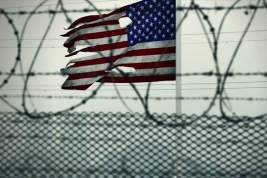 Американские тюрьмы отпускают заключённых из-за коронавируса