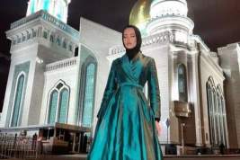 Анастасия Решетова взбесила фанатов фотографией в мусульманской одежде