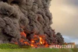 Беспилотники атаковали нефтебазу в Севастополе: пострадали несколько резервуаров, пожар локализован