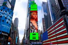 Билборд с изображением Манижи появился на Таймс-сквер в Нью-Йорке