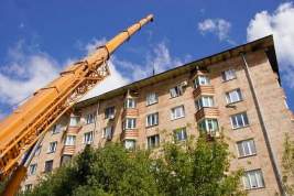 Бирюков: Сгоревшую крышу дома на Ленинском проспекте восстановят в течение 10 дней