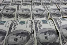 Bloomberg: советники Трампа обсуждают санкции за отказ от использования доллара