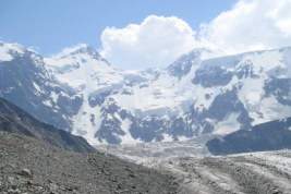 Четверо туристов застряли в горах на Алтае