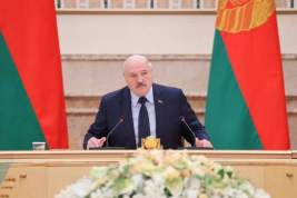 «Даст печенюшку»: Лукашенко оценил помощь Байдена Тихановской