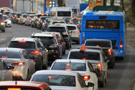 Депутат Госдумы предложил наказывать водителей за злоупотребление «аварийкой»