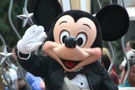 Disney выпустила на красную дорожку мультперсонажей вместо актёров из-за забастовки