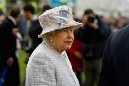 Елизавета II решила позвонить принцу Гарри после скандального интервью