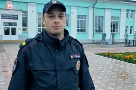 Глава МВД Колокольцев наградил сотрудника транспортной полиции за спасение упавшего под поезд мужчины