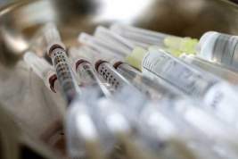 Глава Роспотребнадзора Анна Попова заявила, что массовая вакцинация от COVID-19 в РФ больше не нужна