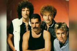 Грандиозной пластинке «A Night At The Opera» и фееричной «Bohemian Rhapsody» кудесников Queen 45 лет!