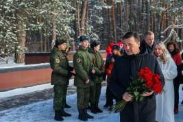 Губернатор Подмосковья возложил цветы к мемориалу «Рубеж обороны»