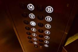 Иркутский губернатор Кобзев поручил проверить все лифты после того, как застрял в одном из них