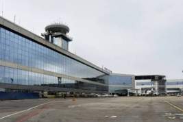 Из-за сильного снегопада в аэропортах Москвы отменено и задержано более 60 рейсов