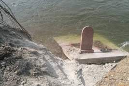 Из-за сильных дождей гробы с кладбища в Иркутской области унесло в реку