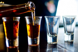 Каждая пятая бутылка крепкого алкоголя в РФ оказалась нелегальной