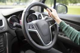 «Коммерсантъ» узнал об идее МВД разрешить водить машину с 17 лет