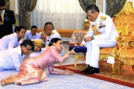 Король Таиланда женился на генерале накануне коронации