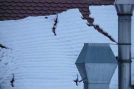 Кровля многоквартирного дома в Саратове обрушилась под тяжестью снега