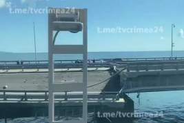 Крымский мост могли атаковать украинские морские дроны