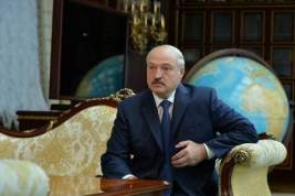 Лукашенко рассказал о связанном с бело-красно-белым флагом геноциде белорусов