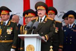 Лукашенко возглавил парад Победы в Минске и объяснился по поводу его проведения во время эпидемии коронавируса