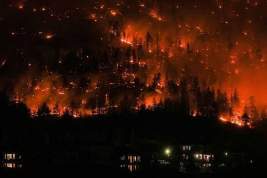 Масштабные лесные пожары охватили Канаду